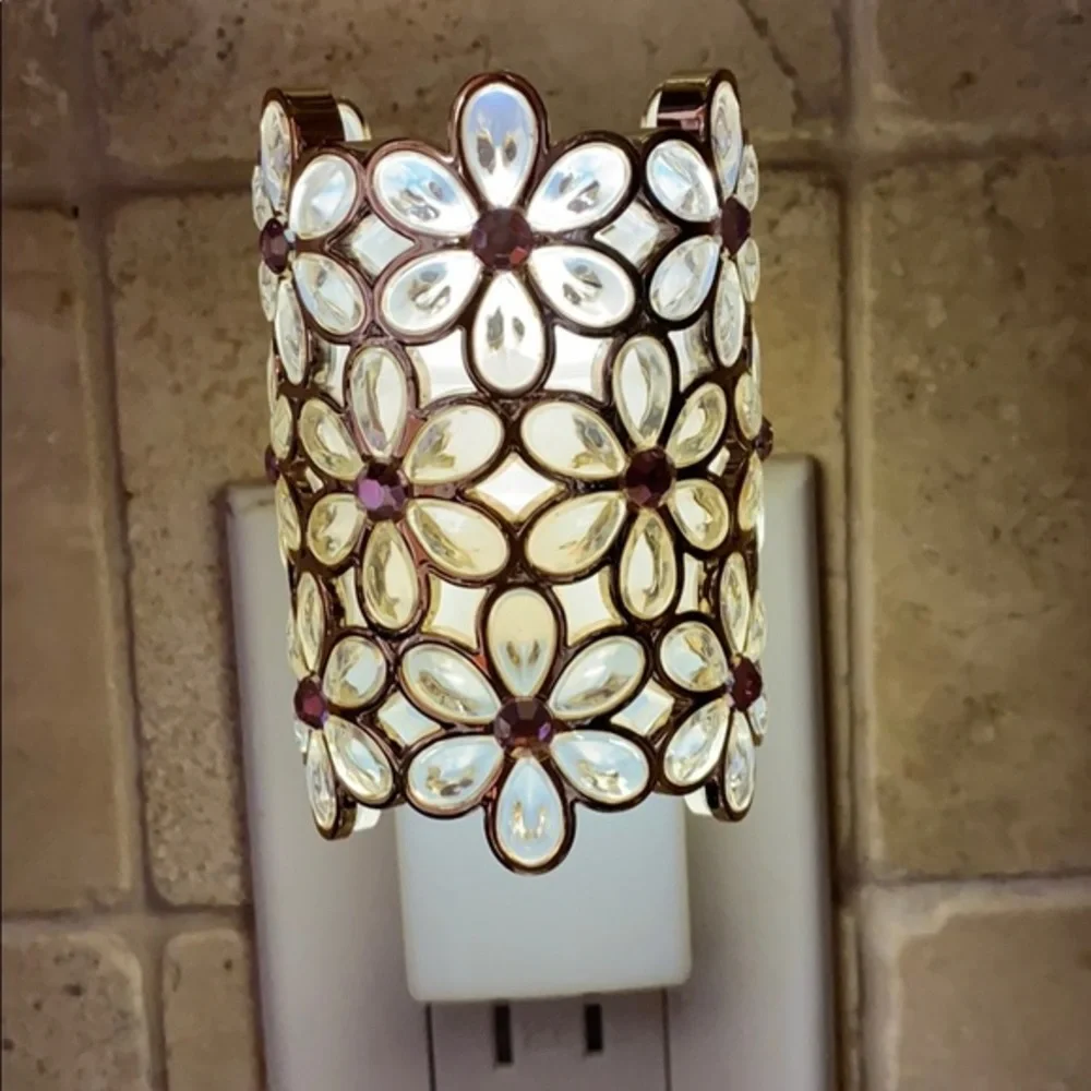 GEMSTONE FLOWERS NIGHTLIGHT
Wallflowers Plug In - Picture 10 of 11